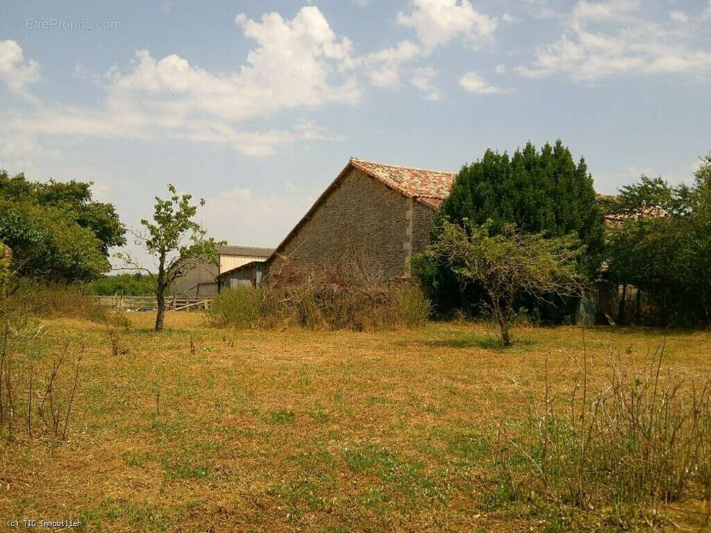 Maison de Campagne Avec Dépendances. Investissement Potentiel - photo 17