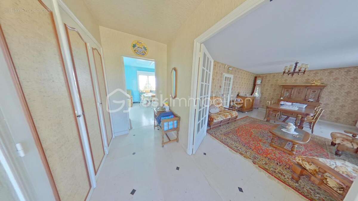 Maison à THORIGNY-SUR-OREUSE