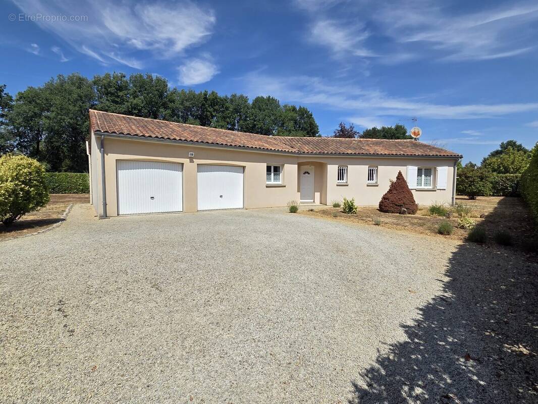 Maison à SAINT-JULIEN-L'ARS