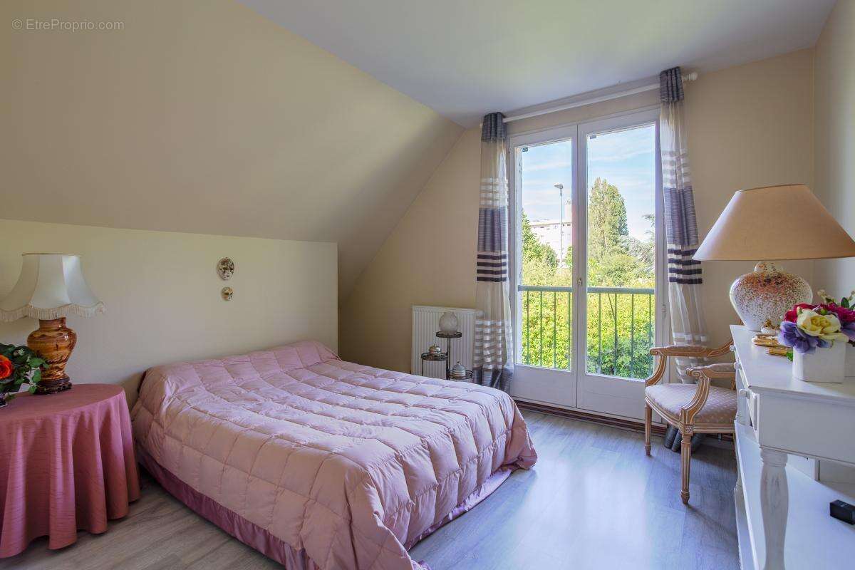 Maison à LA QUEUE-EN-BRIE