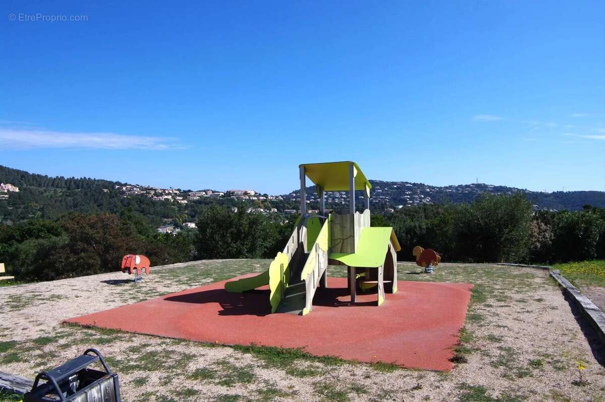 Appartement à ROQUEBRUNE-SUR-ARGENS