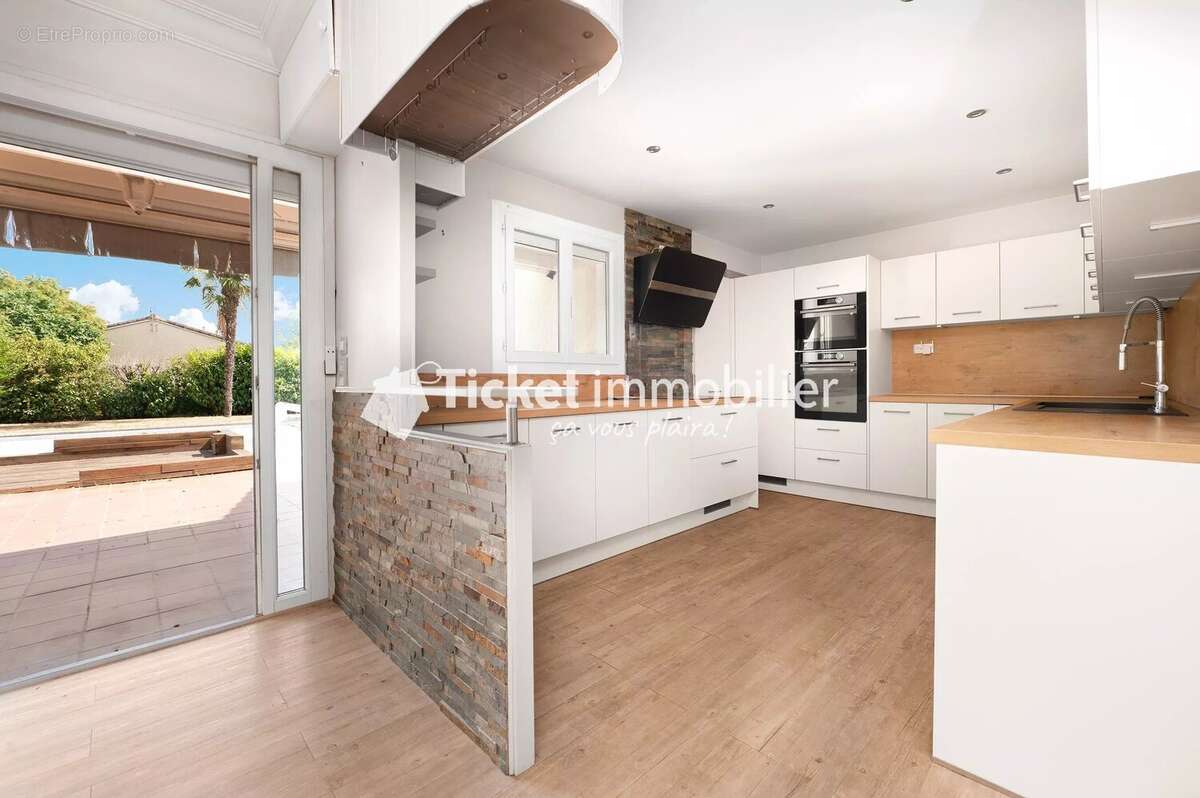 Maison t5 de 160m2, annexe t3 de 60m2, terrain de 3533m2, piscine au sel, climatisation etc ... - photo 6