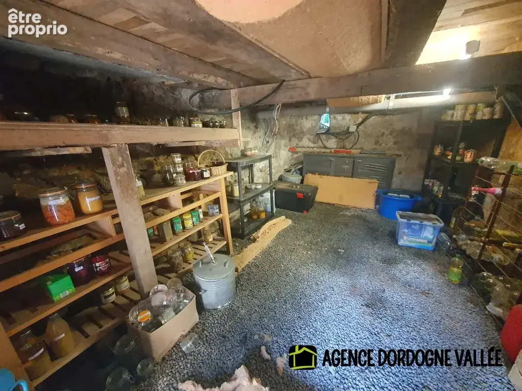 Maison de village en pierres avec terrain attenant de 2,5 ha, ruisseau, source et puits. - photo 14