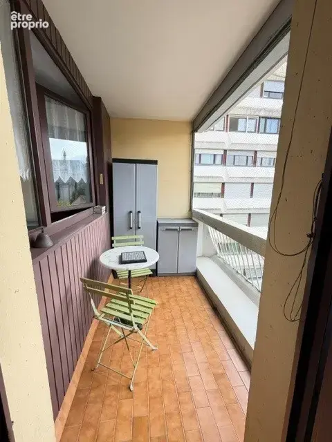 LYON 3, AVENUE GEORGES-POMPIDOU T3 traversant de 75 m2 avec balcon, garage et cave - photo 9