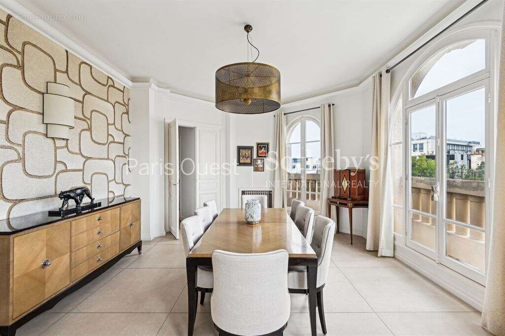 Appartement à NEUILLY-SUR-SEINE