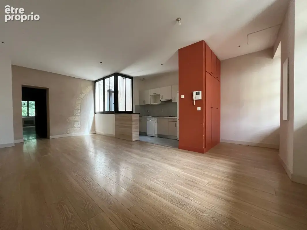 Appartement T3 de 81 m2 - Immeuble en pierre - Quartier Saint-Michel - photo 6