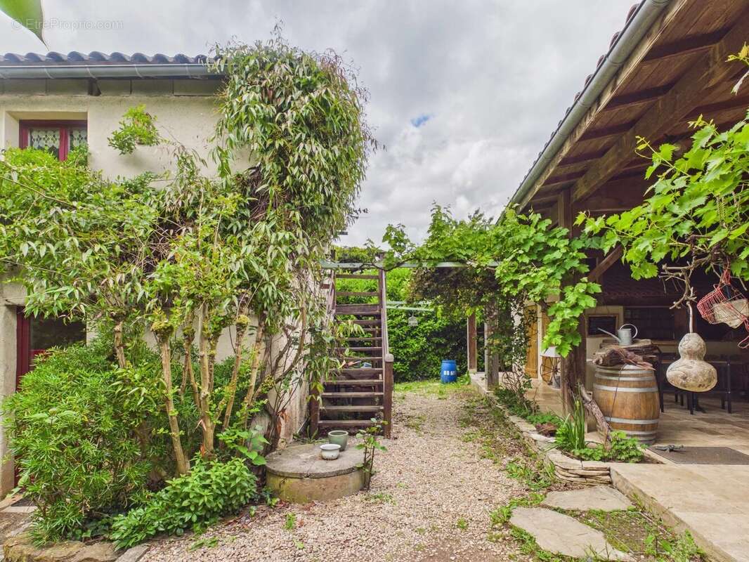 Maison à SAINT-CIRQ-LAPOPIE