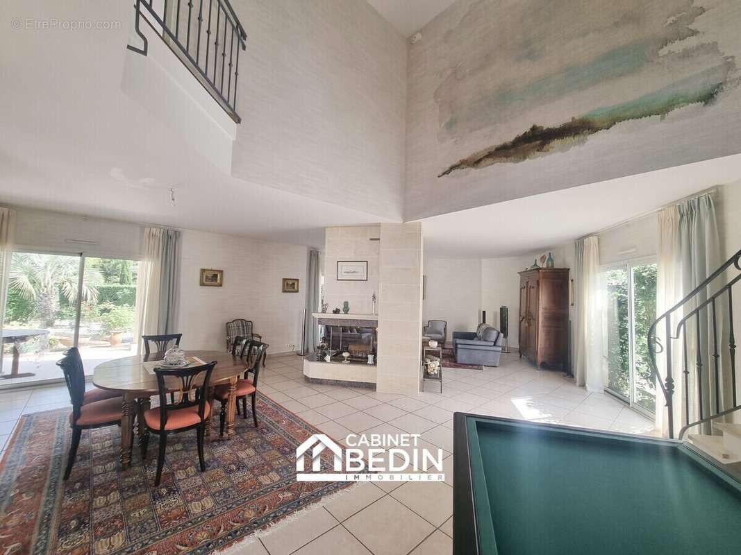 Maison 229 m² à Merignac  - photo 4