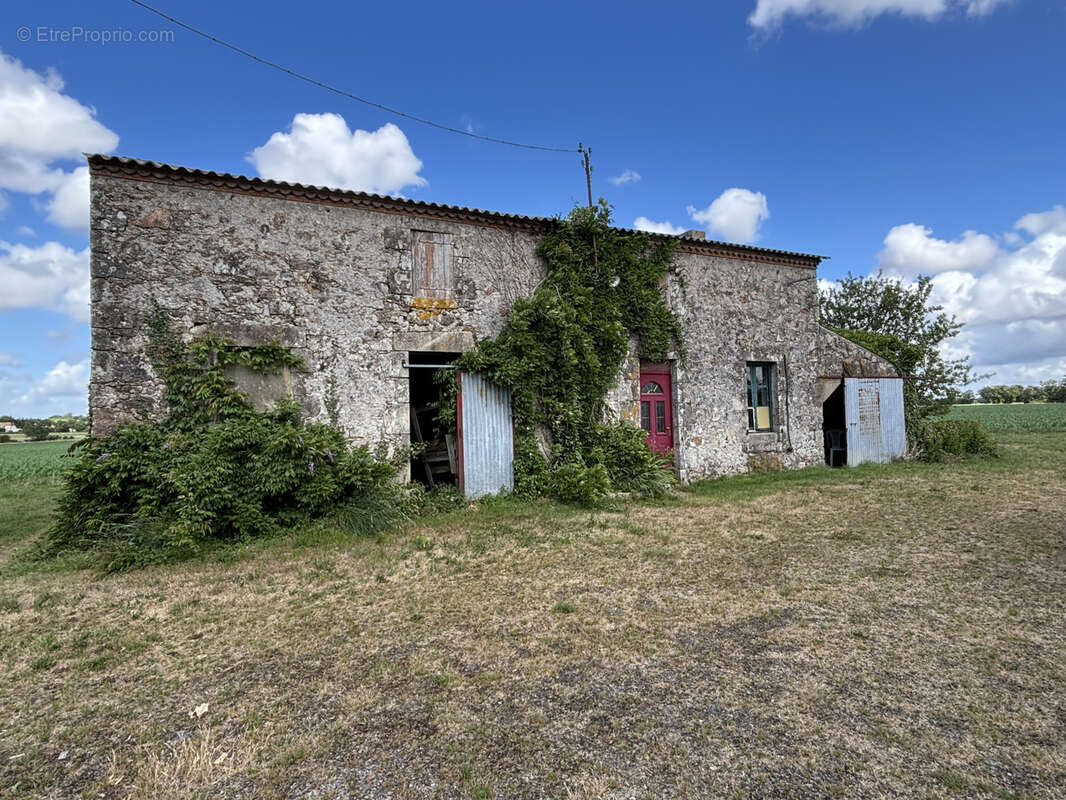 Maison à LES LANDES-GENUSSON