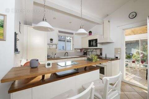 Maison 140 m² à Six-Fours-Les-Plages  - photo 3