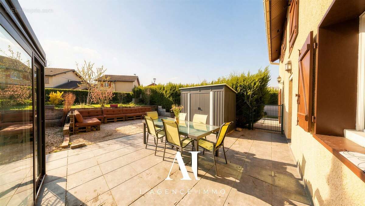 Maison à SAINT-GENIS-POUILLY