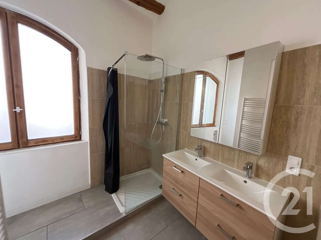 Appartement à SOLLIES-PONT