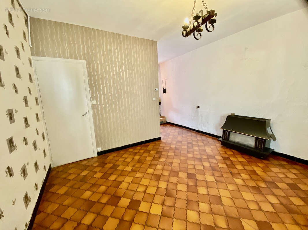 Maison de ville à vendre à hautmont idéal investisseur - photo 3