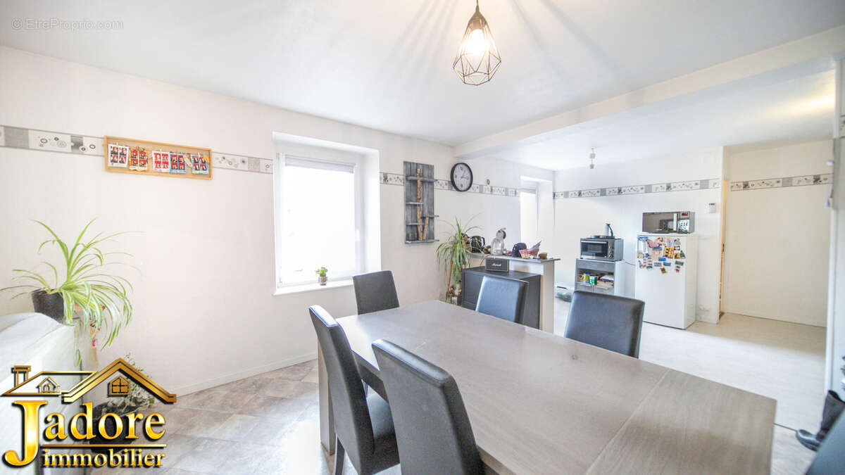 Appartement à ETIVAL-CLAIREFONTAINE