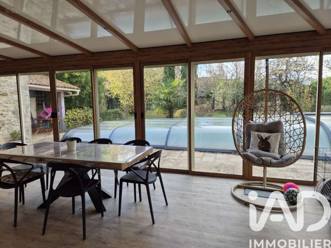 Maison 257 m² à Vancais  - photo 2