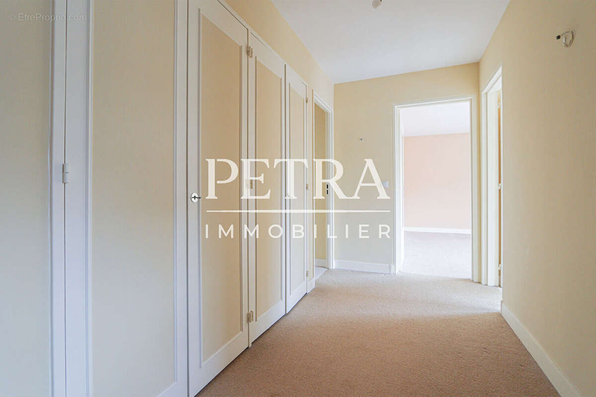 Appartement à L&#039;HAY-LES-ROSES