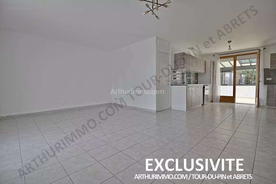 Maison à LA TOUR-DU-PIN