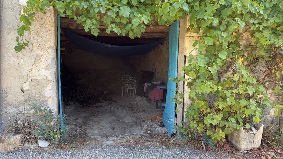 Maison familiale à vendre 7 pièces SAINT TRINIT (84) - Tropézienne avec vue sur les toits du village et la campagne environnante - photo 26
