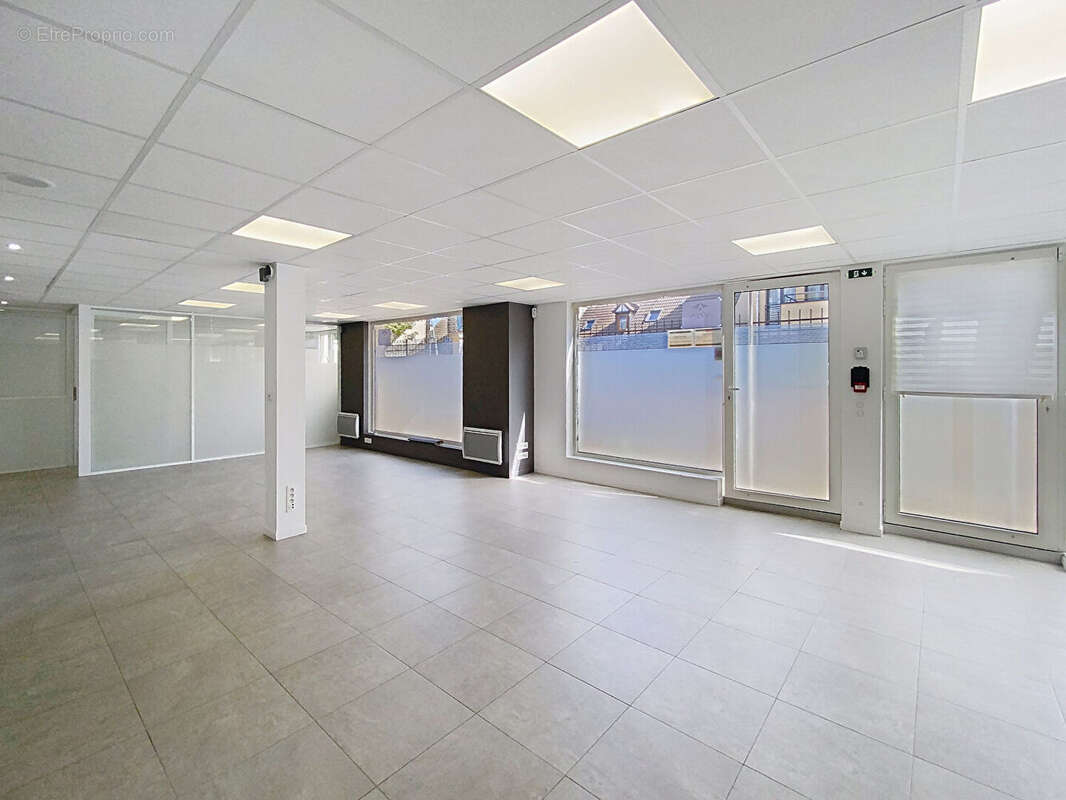 Commerce à PONTAULT-COMBAULT