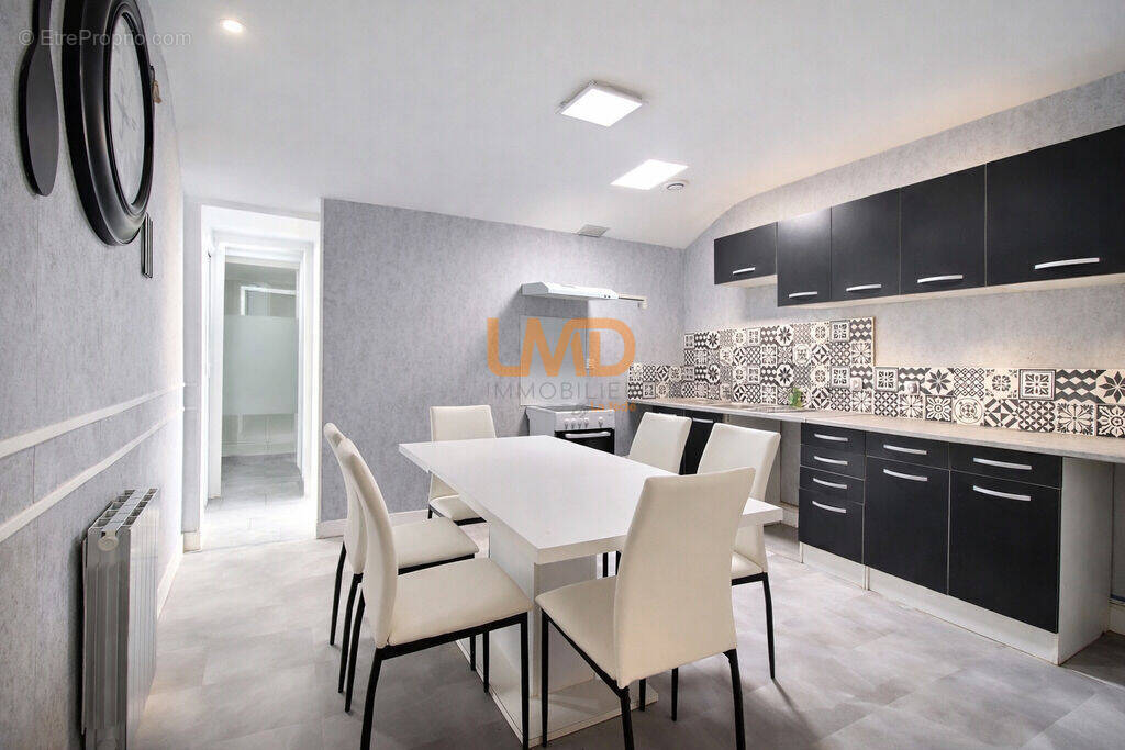 Maison de ville centre de Matha - photo 1