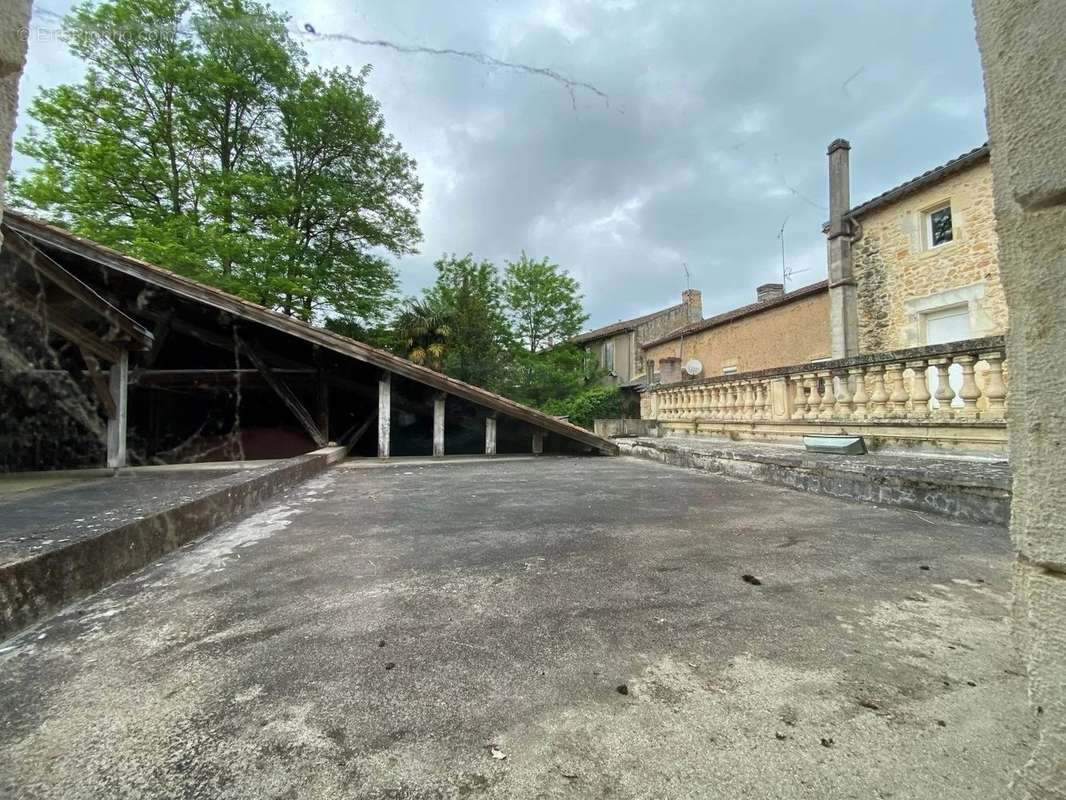 Appartement à FUMEL