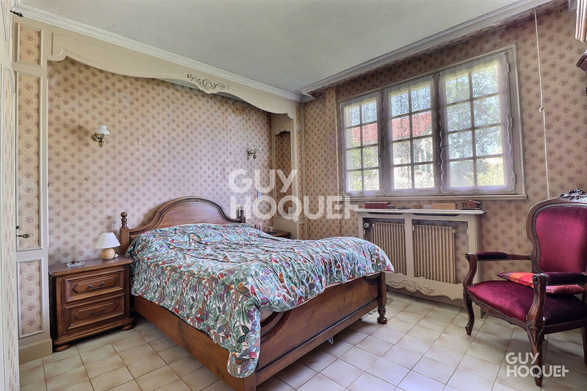 Maison à SAINTE-GENEVIEVE-DES-BOIS