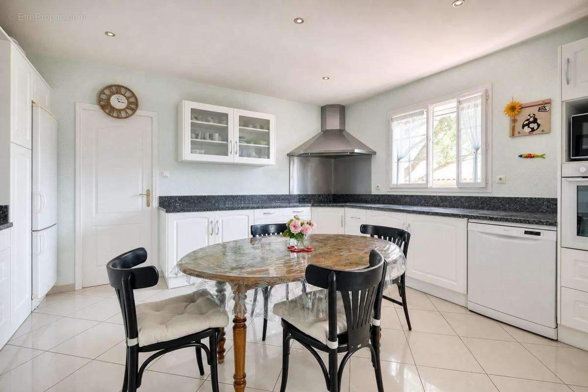 Maison de 5 pièces de 144 m² à Ségreville - photo 9