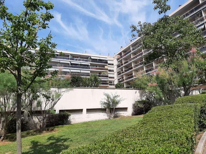Aix-en-Provence – T2 44 m² – Résidence Tour d’Aygosi avec piscine - photo 2