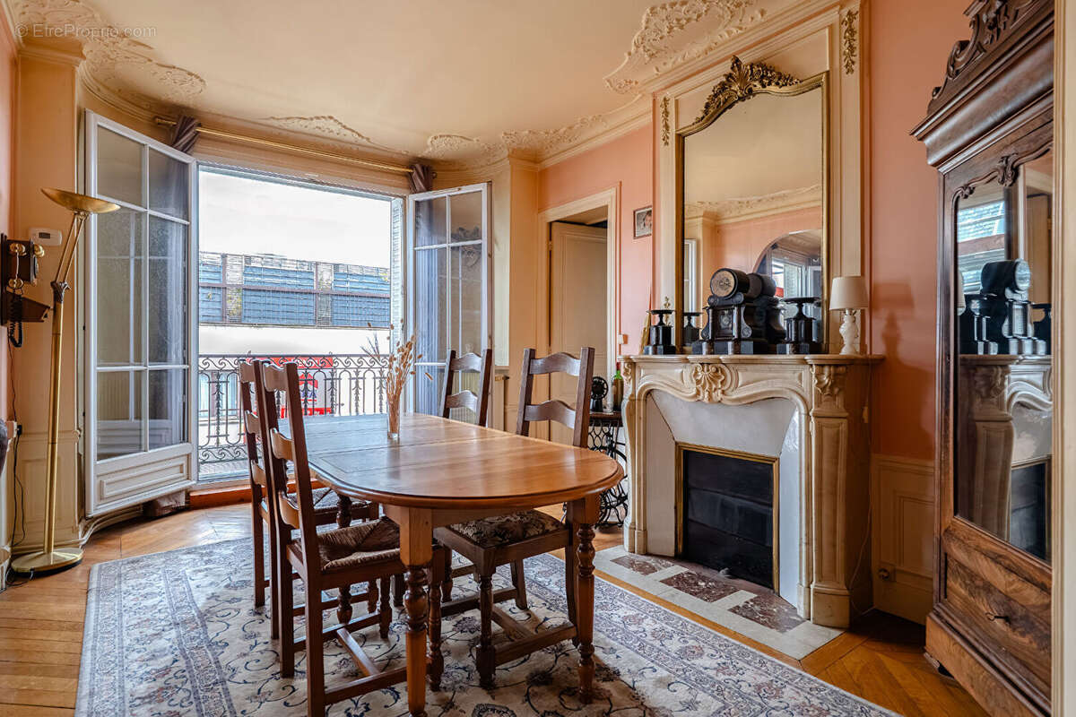 Appartement à PARIS-17E