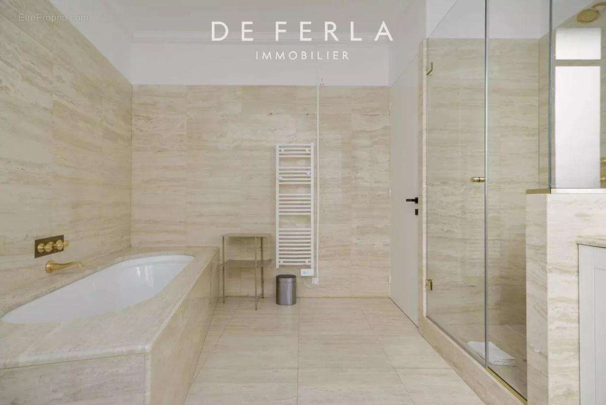 Appartement à PARIS-8E