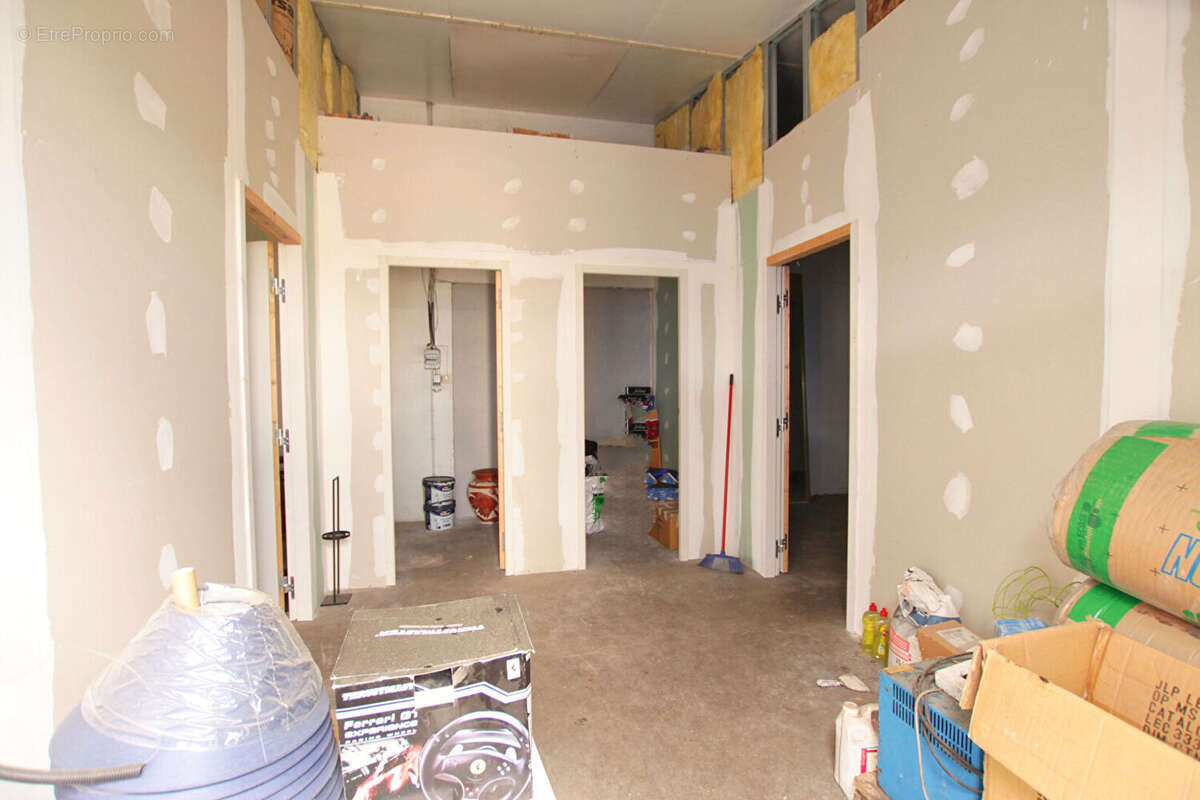 Commerce à SAINT-PIERRE-DE-CHANDIEU