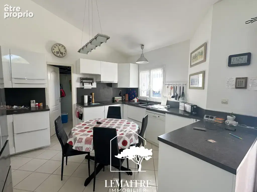 Maison de plain-pied avec piscine   4 chambres   grand terrain de 1 456 m2 - photo 4