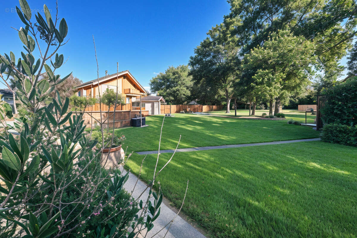 Maison à CORNILLE-LES-CAVES