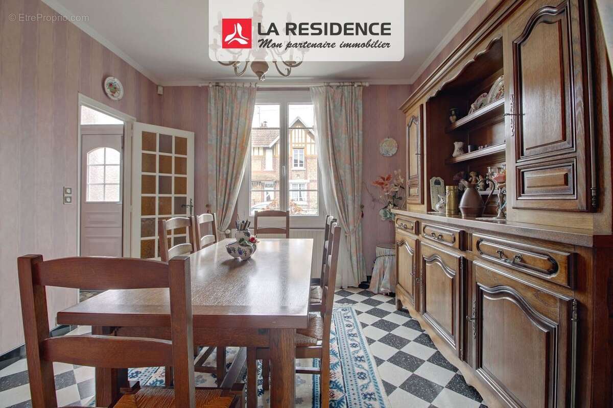 Maison à SAINT-ETIENNE-DU-ROUVRAY