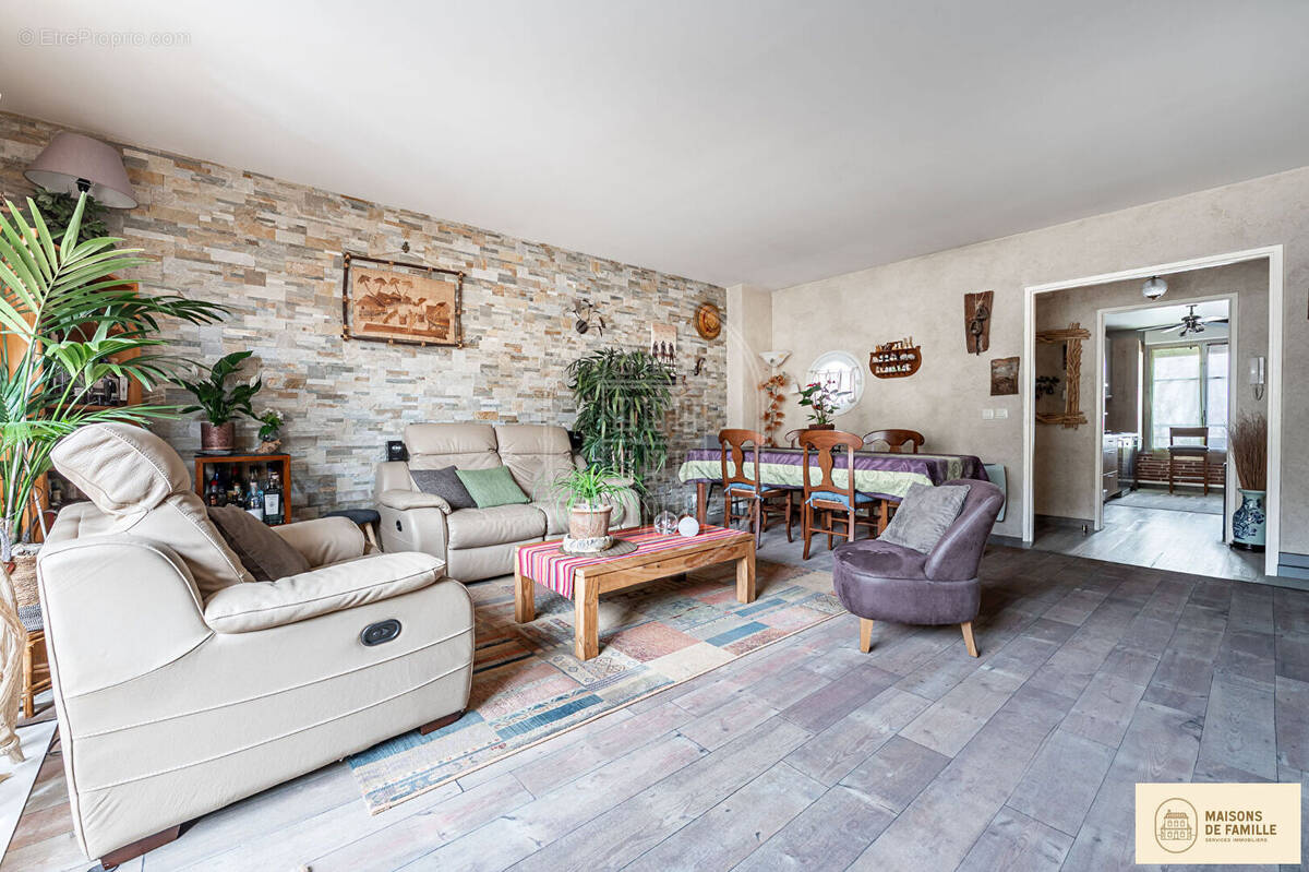 Appartement à HOUILLES