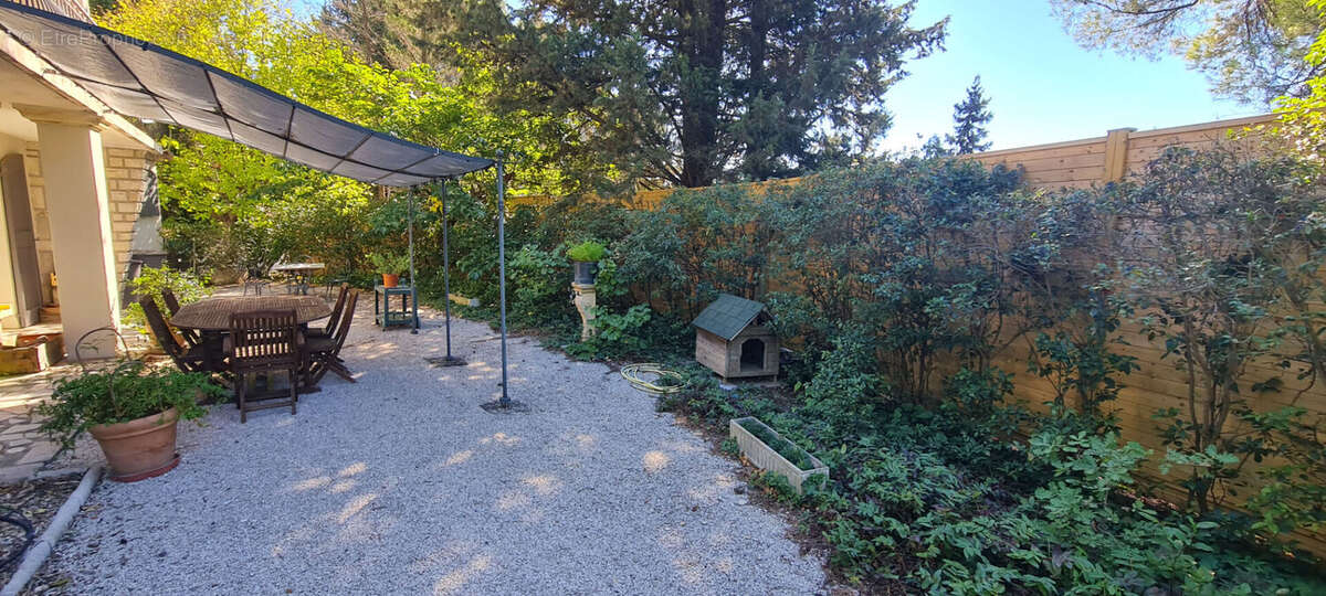 Maison à CHATEAUNEUF-LE-ROUGE