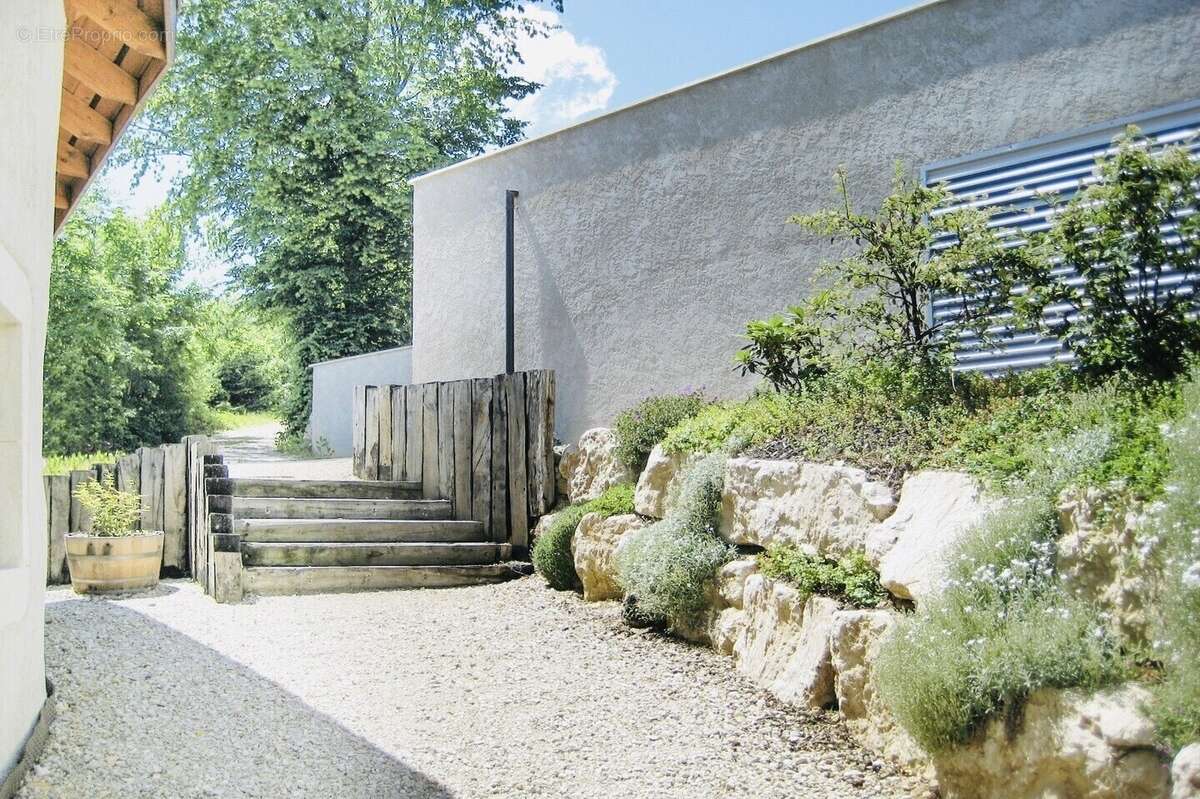 Maison à PERON