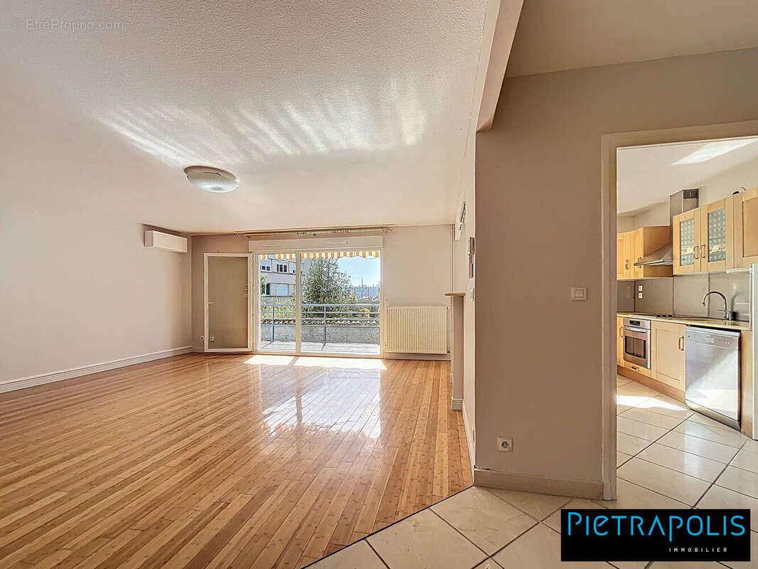 Appartement à MIRIBEL