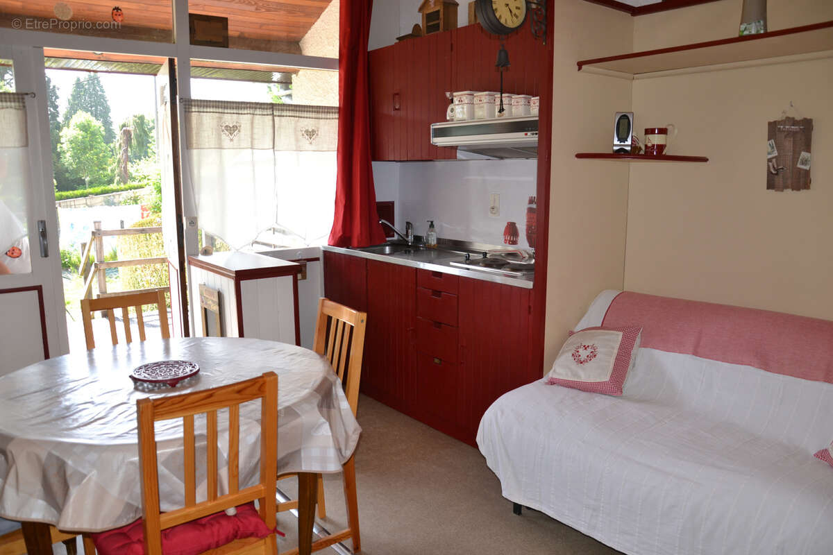 Agréable T2 en duplex de 33 m2 au sol avec terrasse, jardin privatif et parking - photo 4