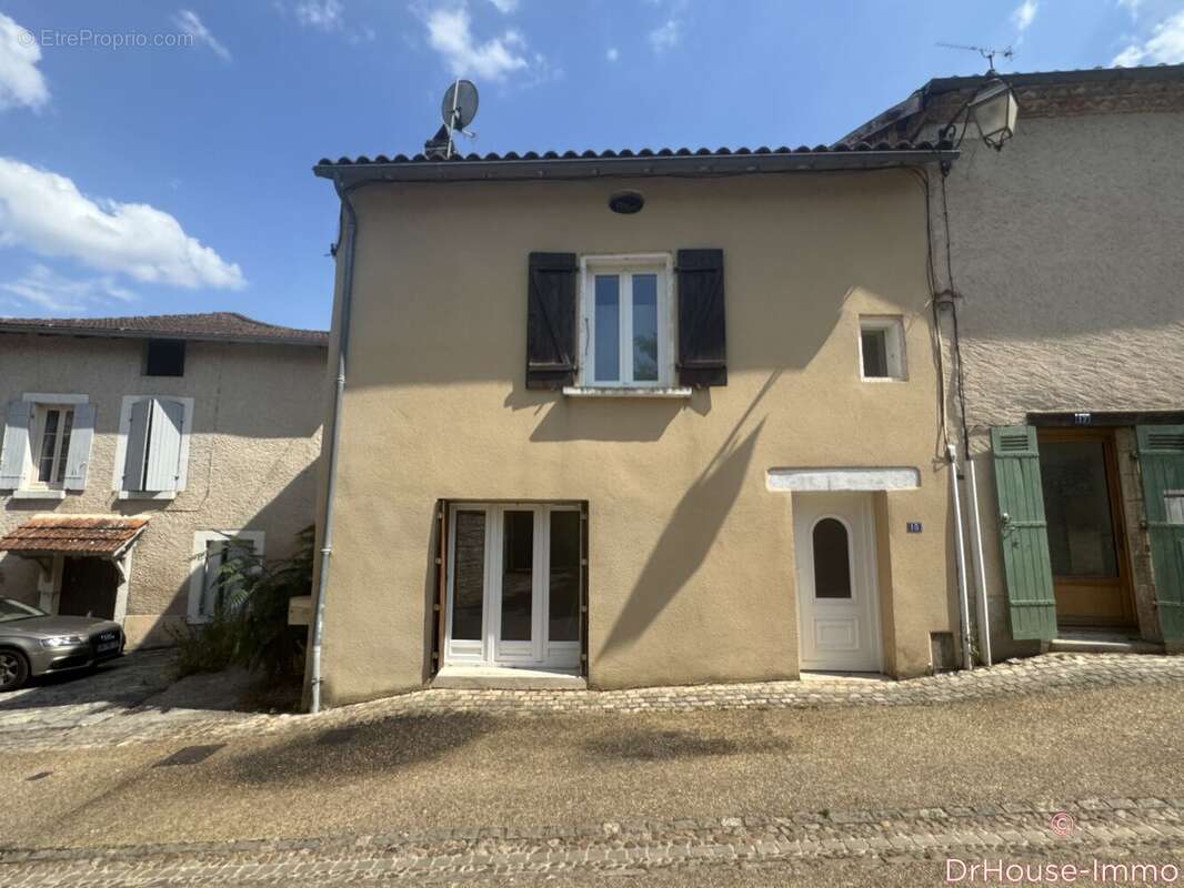 Maison 70 m² à Agonac  - photo 3