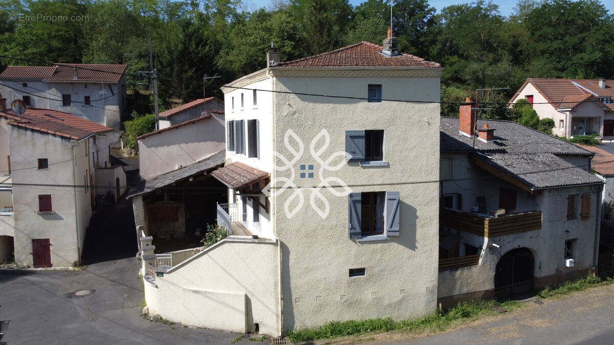Maison à AUZAT-LA-COMBELLE