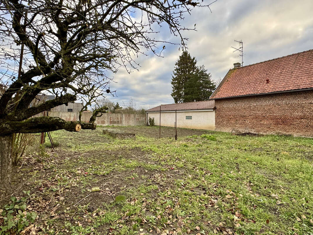 Maison à CROISILLES