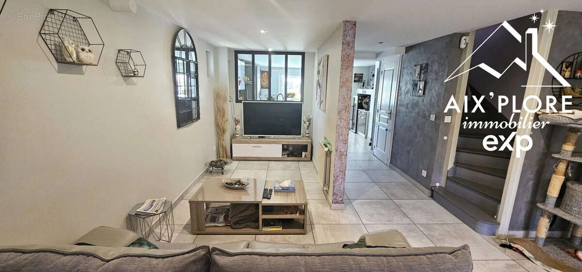 Maison 220 m² à Saint-Jean-Le-Vieux  - photo 6