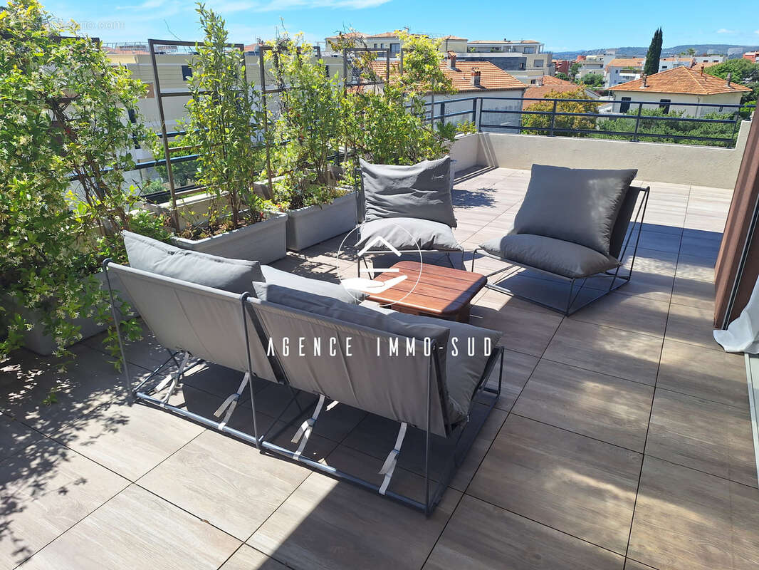 Appartement à SAINT-LAURENT-DU-VAR