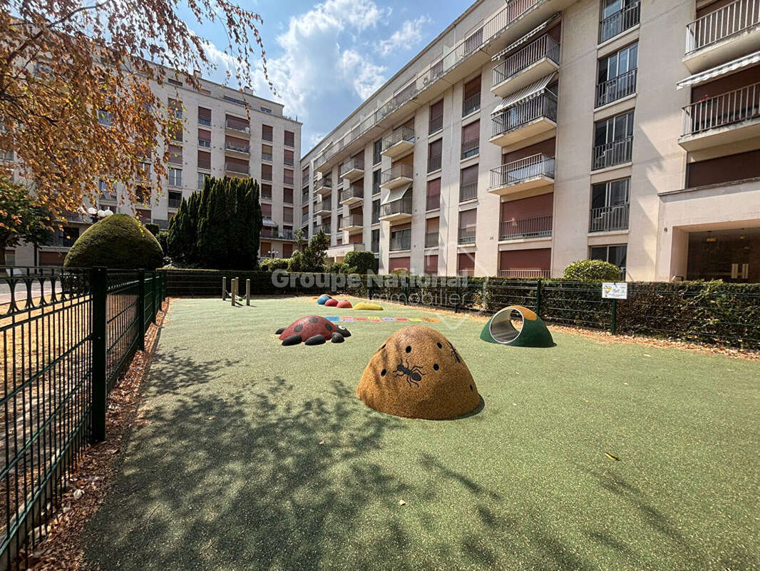 Appartement Versailles 5 pièce(s) 115.74 m2 + 2 Balcons - photo 13