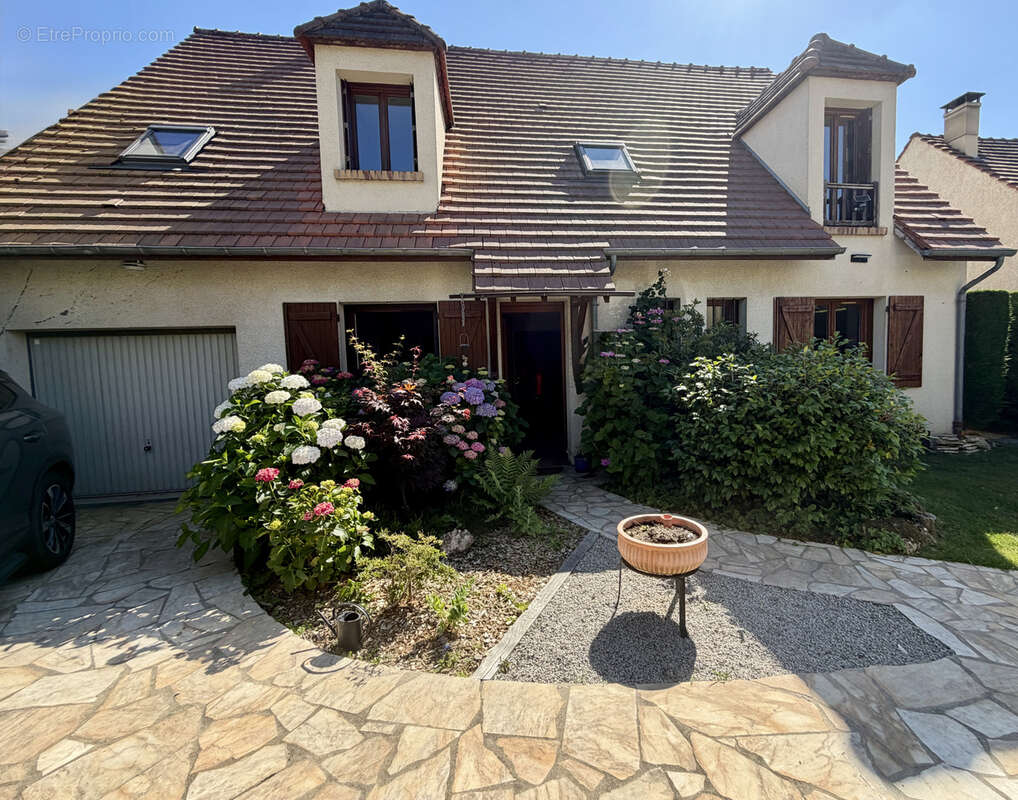 Maison 140 m² à Chevreuse  - photo 2