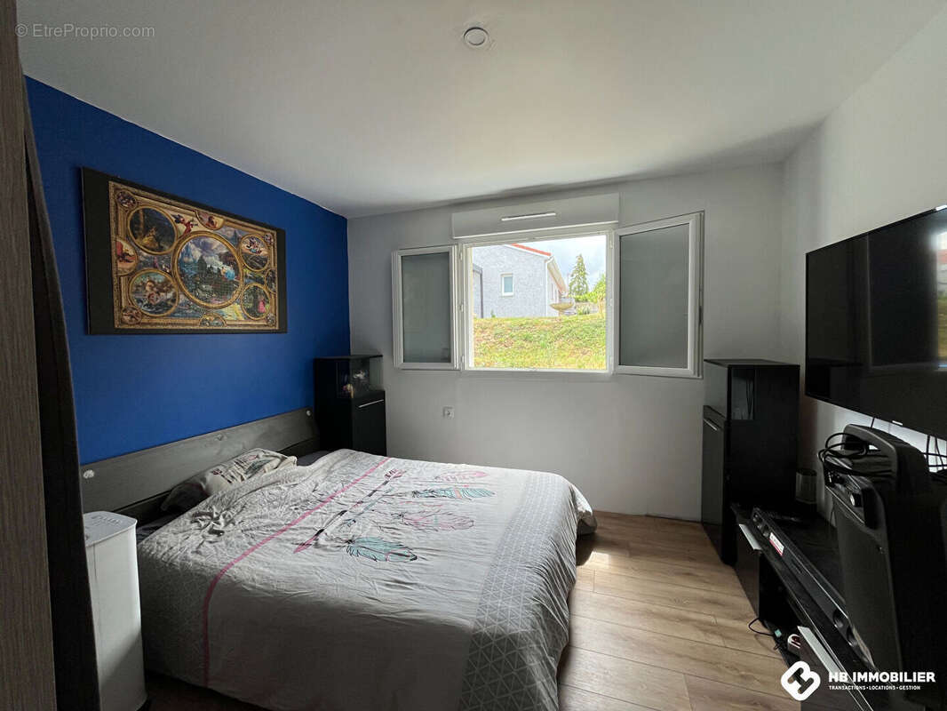 Maison à SAINT-CYR-DE-FAVIERES