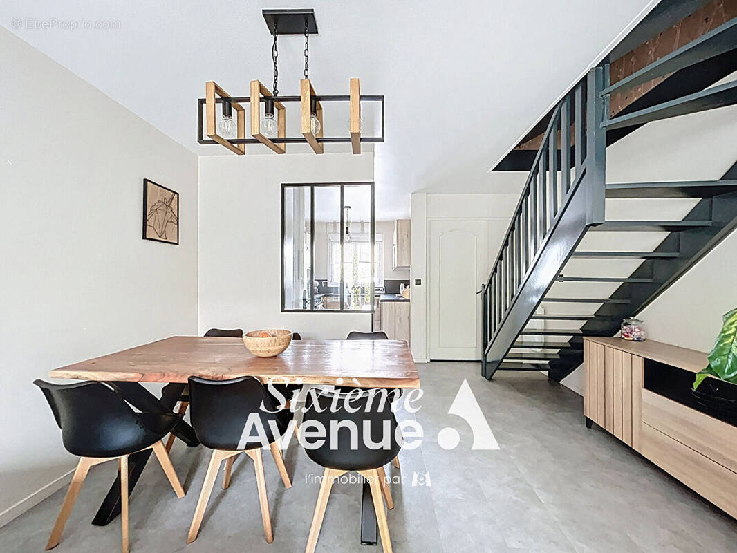 Maison à DECINES-CHARPIEU