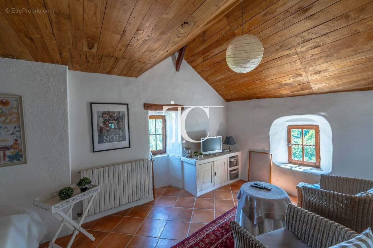 Mas du xviiieme 167m² habitables 1,2ha attenant et non attenant - photo 13