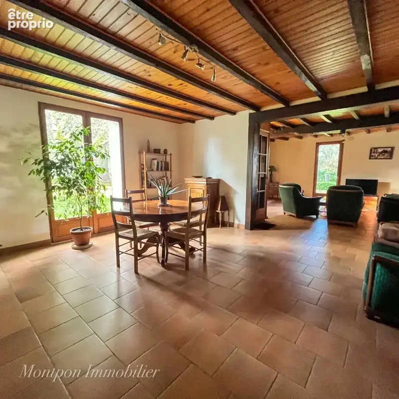 Maison d'habitation avec dépendances et logement loué - photo 4